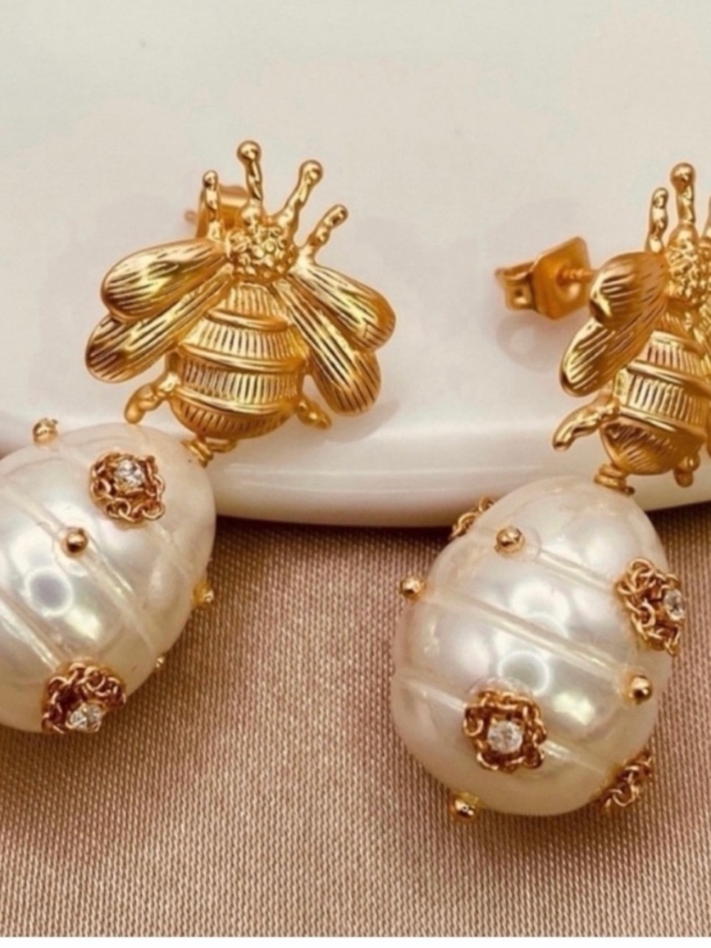 Gold Bee and Pearl Drop Earrings - Women Jewelry hypoallergenic - Picture 3 of 9